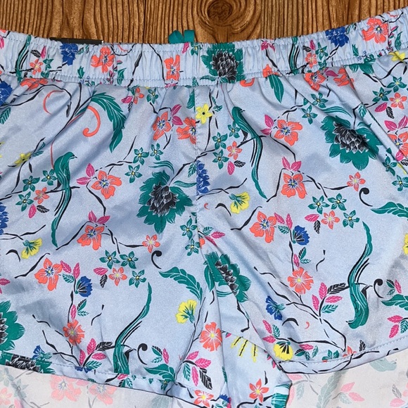 2x HOST PICK !!!   Old Navy Active Floral Shorts Size S/P - Picture 2 of 14